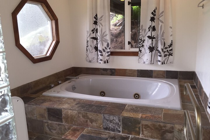 Volcano Acres Ranch B & B