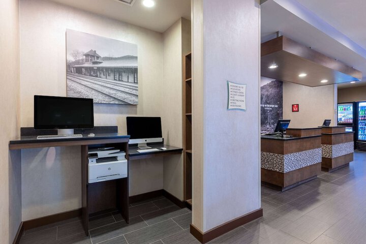 La Quinta Inn & Suites by Wyndham Morgantown