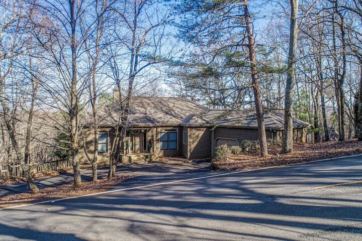 Lux Mountain Home! Golf / Lake/ EV / Game Room