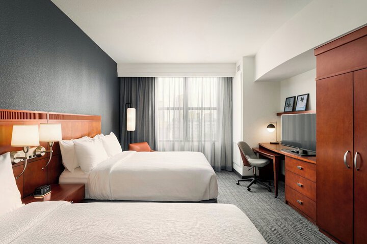 Courtyard by Marriott St. Petersburg Downtown