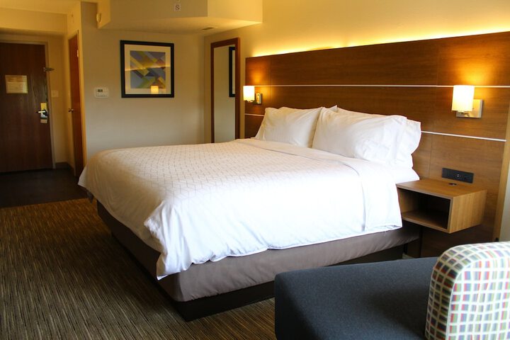 Room 16 of 28