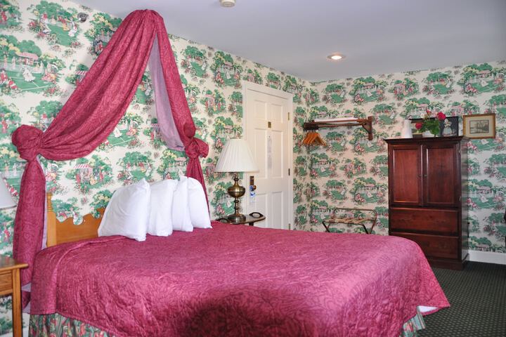 Room 13 of 26