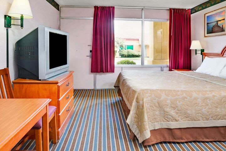 Room 15 of 23