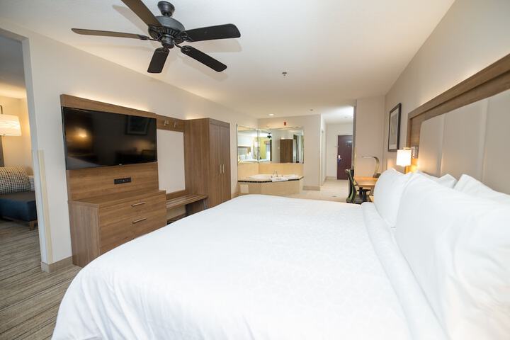 Room 8 of 26