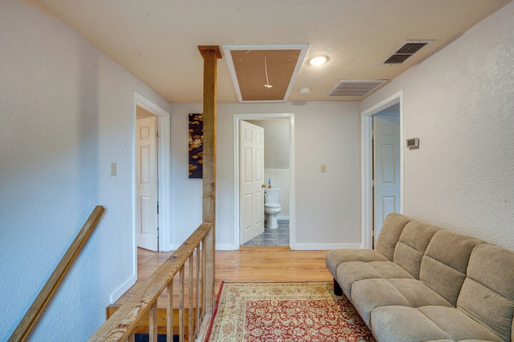 The Winehouse Rental in Muenster: Near Wineries!