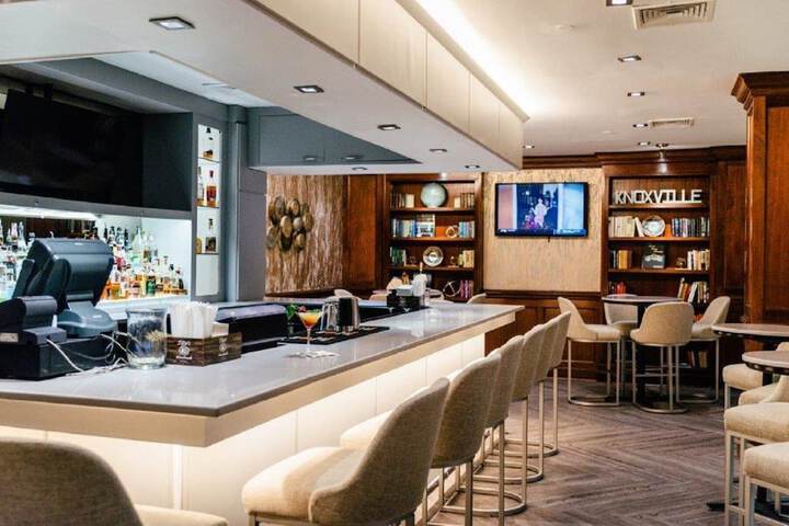 Lounge 81 of 92