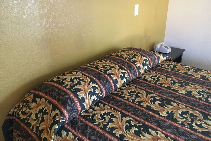 Room 15 of 37