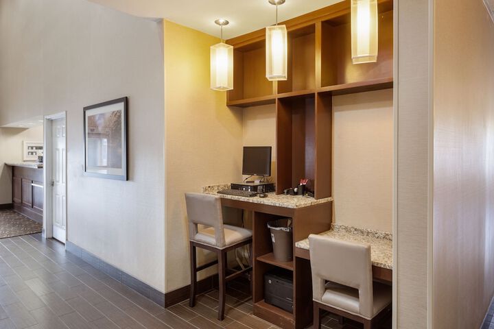 Business Center 36 of 36