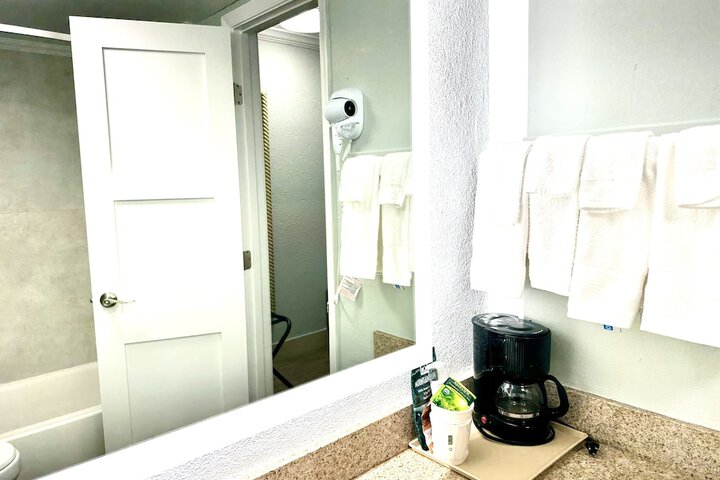 Days Inn by Wyndham Pensacola - Historic Downtown