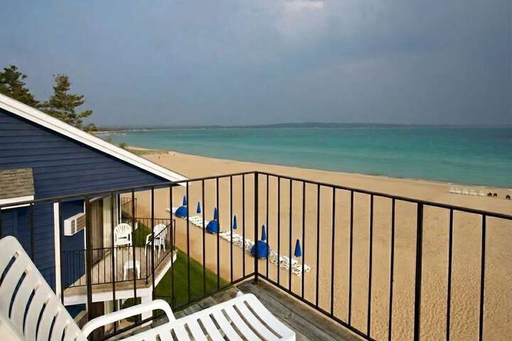 Pointes North Beachfront Hotel – 2 Person Spa Tub Studios
