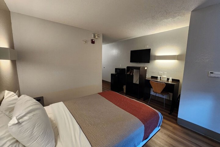 Room 12 of 32