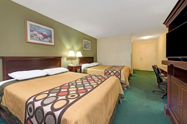 Room 27 of 32