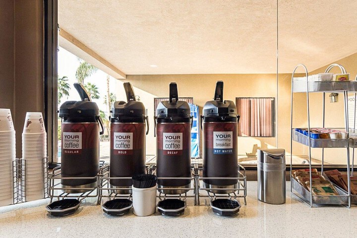 Breakfast/Coffee Service 26 of 32