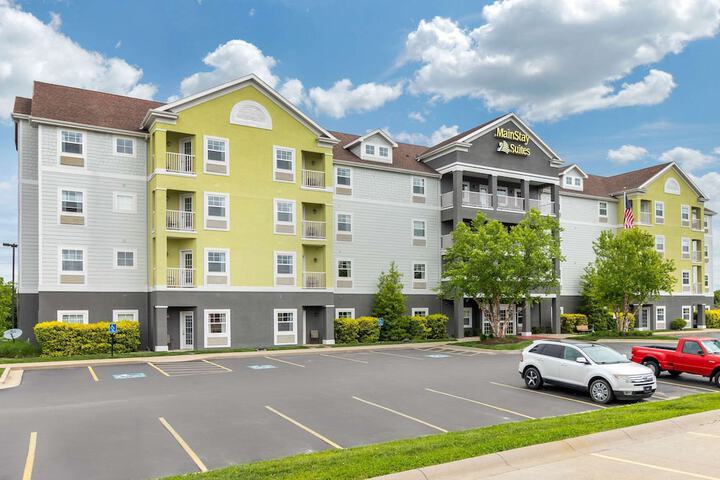 Hotel 8 of 65