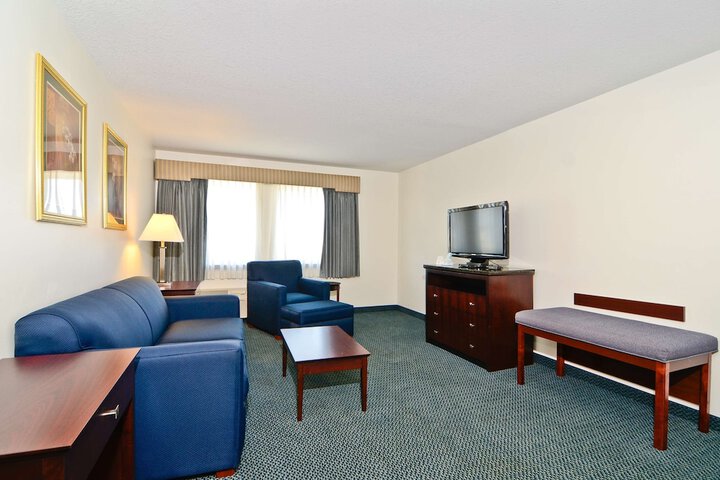 Room 6 of 28