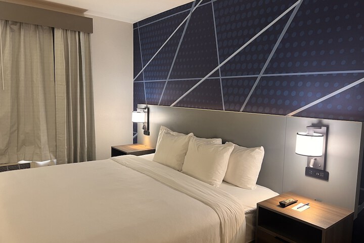 Comfort Suites Louisville Airport