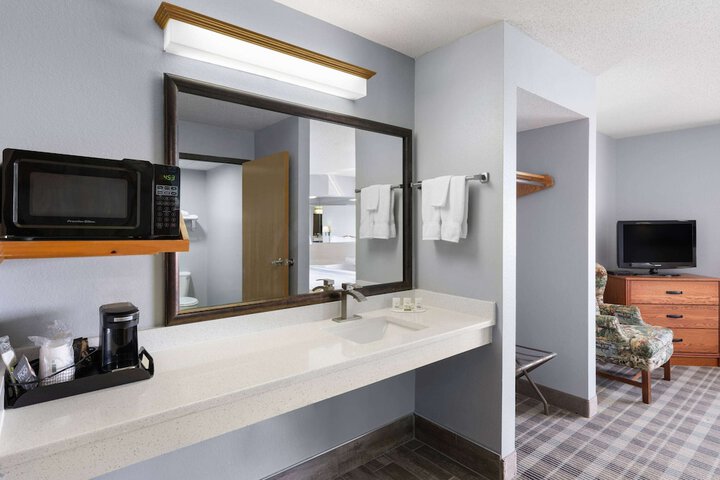 Room 16 of 39