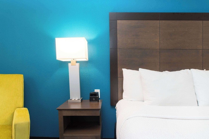 Room 21 of 32