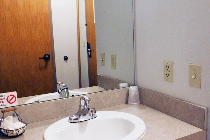 Room 10 of 16