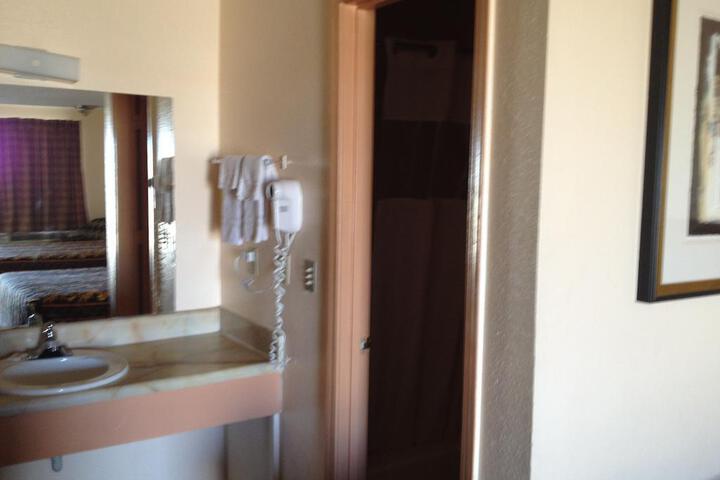 KNIGHTS INN ANADARKO