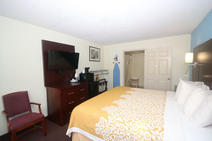 Room 12 of 40