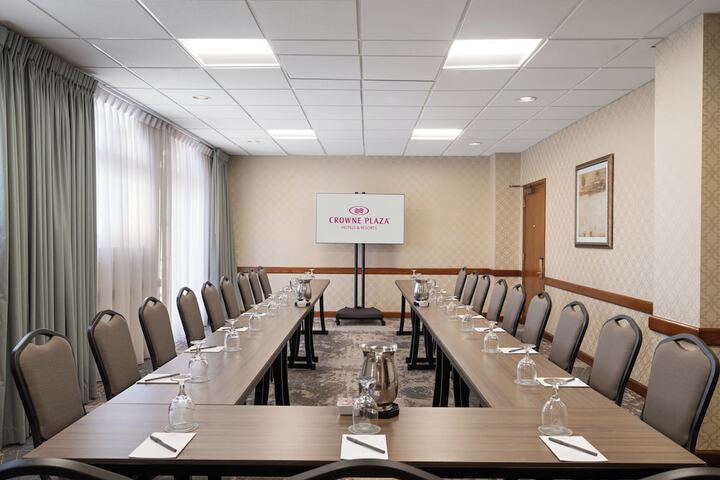 Crowne Plaza Phoenix - Chandler Golf Resort by IHG