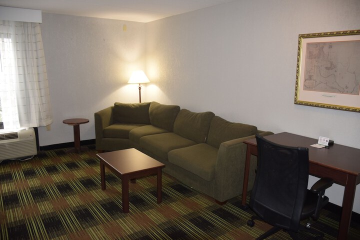 Room 27 of 40