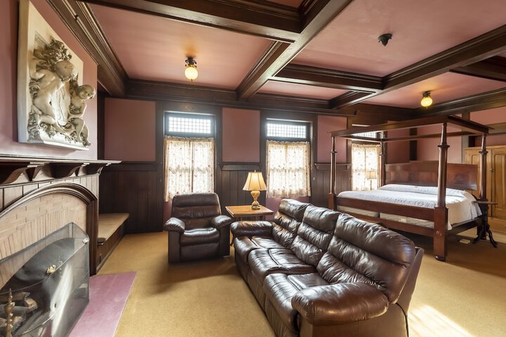 Room 28 of 112