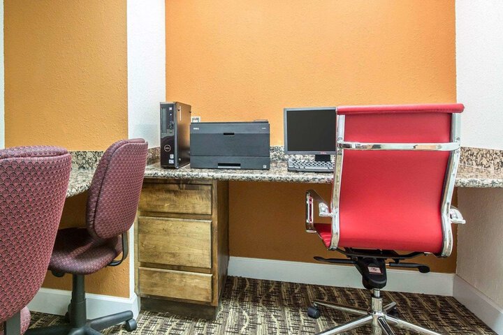 Business Center 66 of 68