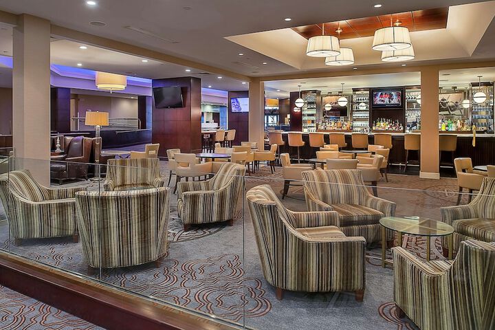 Lounge 82 of 89
