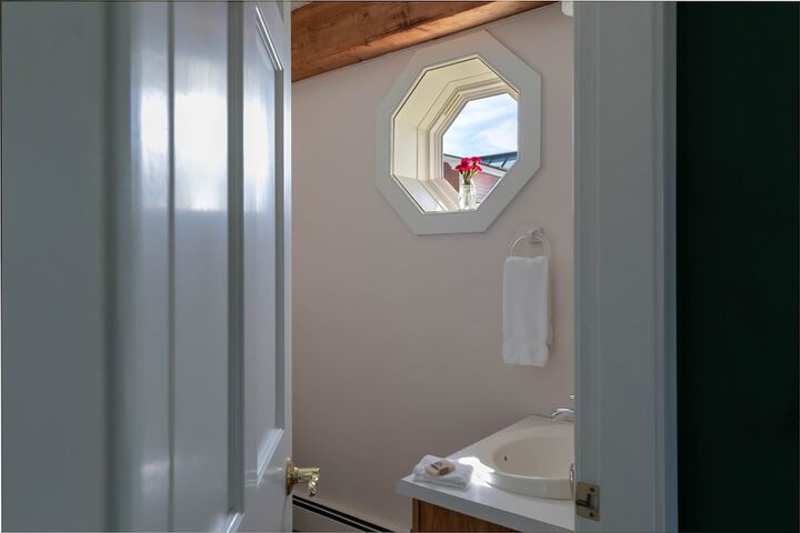 Room 83 of 191