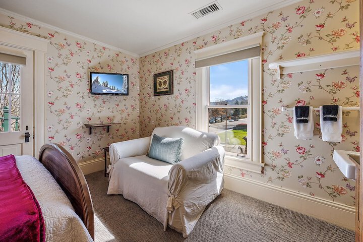 Room 34 of 152