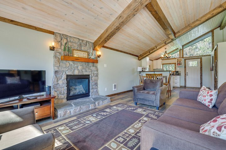 Donnelly Cabin w / Fire Pit: 5 Mi to Boat & Ski!