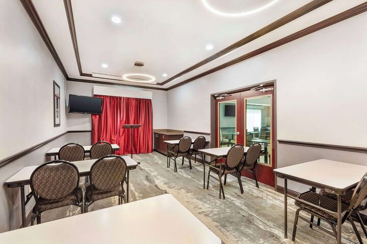 Best Western Carthage Inn & Suites