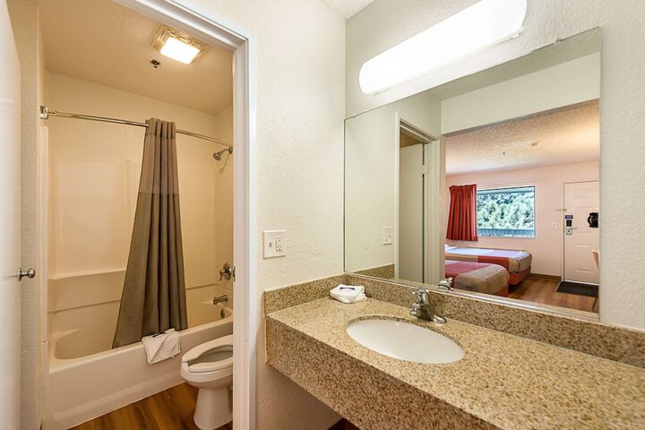 Room 14 of 33