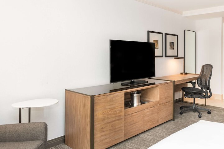 Hilton Columbus / Polaris