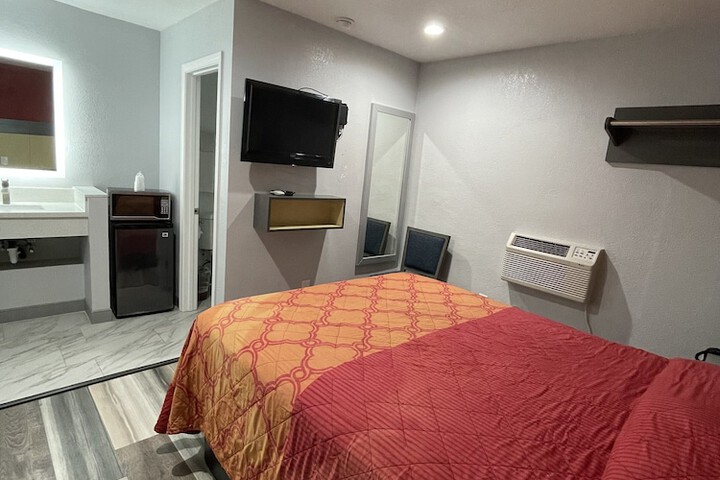 Room 12 of 28