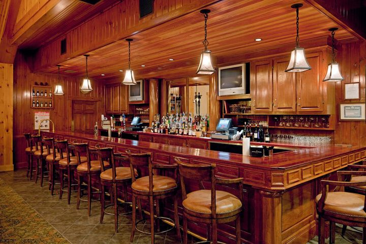 Lounge 78 of 94