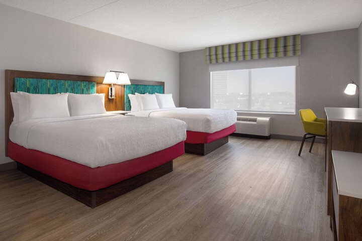 Room 10 of 28