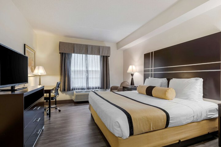 Room 15 of 34
