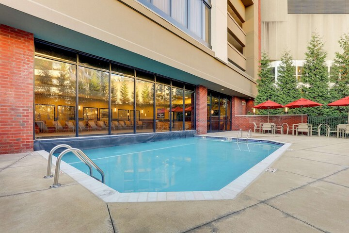 Pool 4 of 60