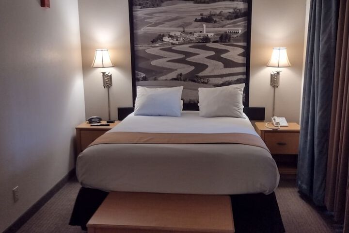 Super 8 by Wyndham Monroe WI