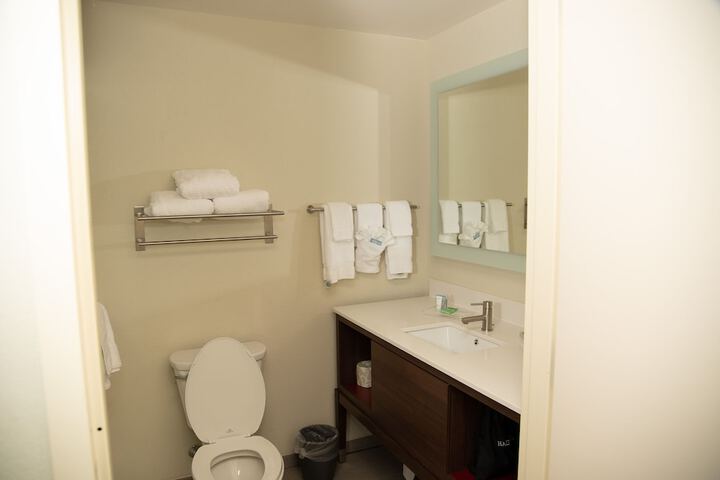 Holiday Inn & Suites Fayetteville W-Fort Bragg Area by IHG
