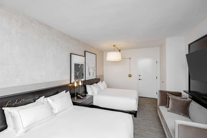 Hotel Fort Des Moines Curio Collection by Hilton