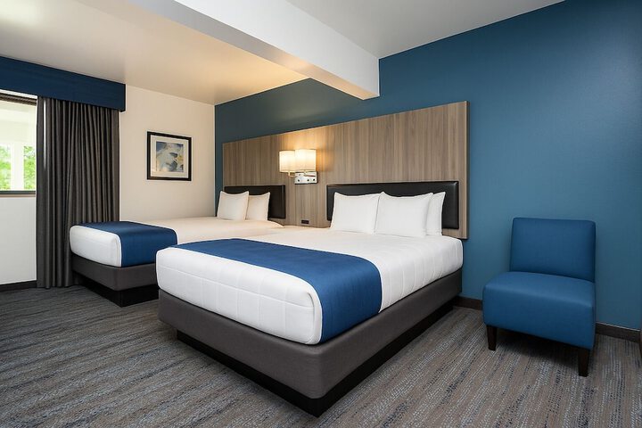 Oyster Bay Inn & Suites