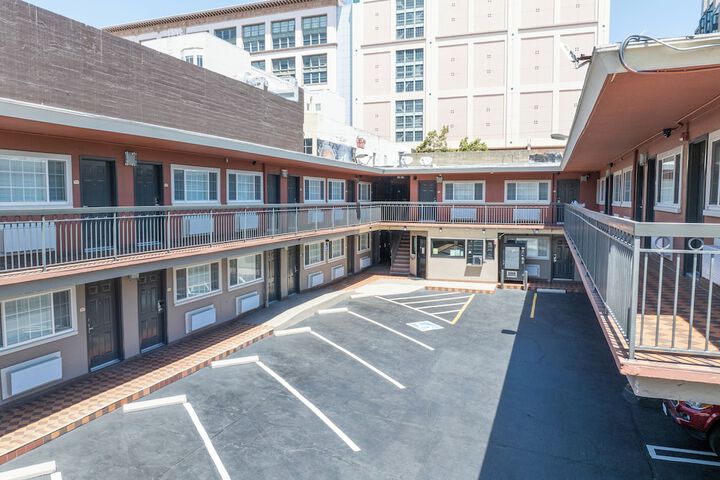 Alexis Park Hotel