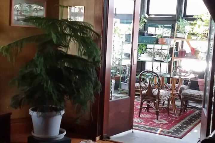 Chestnut Charm Bed & Breakfast