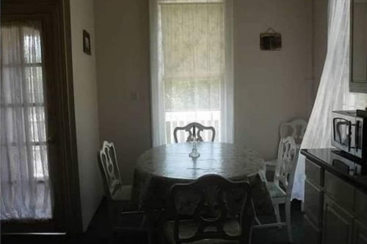 Room 11 of 32