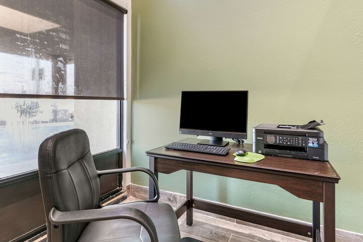 Business Center 29 of 29