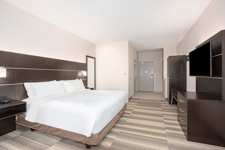 Holiday Inn Express & Suites Lincoln City by IHG